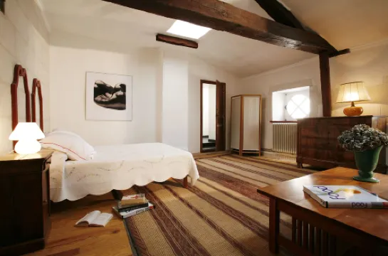 라 포르테 루즈 - 더 레드 도어 인 샹브르 도테