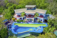 Jungles Edge Hotel, Jiu Jitsu, Muay Thai Retreat Center Hotels in Nosara