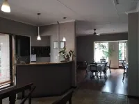 Acacia Guest House - ที่มีบาร์