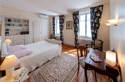 Au Puy des Vérités Hotels in Lapalisse