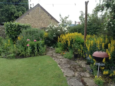 189 April Cottage Отели рядом с достопримечательностью «Tithe Barn»