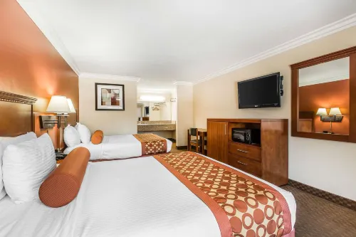 Rodeway Inn & Suites Canyon Lake-Menifee West Hotels in Menifee