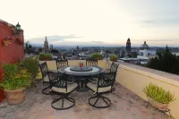 Casa Mia Suites