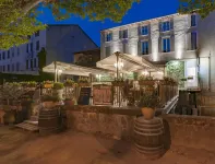 Restaurant Hôtel Des Maures Hôtels à : Collobrières