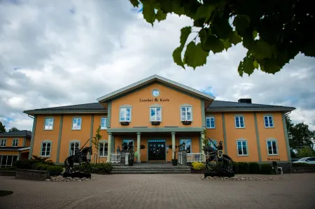 Lumber & Karle Отели рядом с достопримечательностью «Snake»