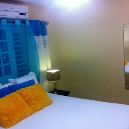 Oakland Guest Apartments