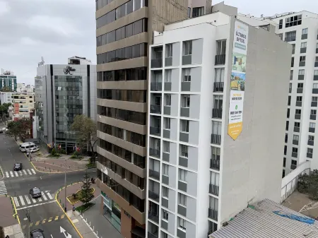 Arawi Miraflores Prime Отели в г. Мирафлорес