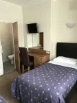 Warwick Lodge فنادق في Surbiton