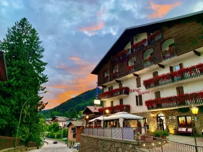 Aurora Hotels near Conad Superstore