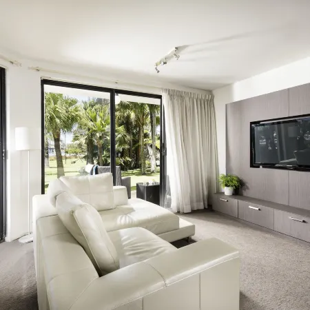 Pier 21 Riverside Apartment Hotel