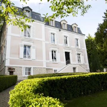 Maison Stella Cadente, Maison d'hôtes Artistique et Jardin à Provins