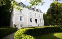 Maison Stella Cadente, Maison d'hôtes Artistique et Jardin à Provins - 3 tähden