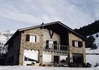 L'Ovella Negra Mountain Lodge - Homestays