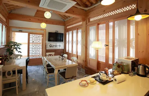 Wiyeonjae Hanok Stay - Parking