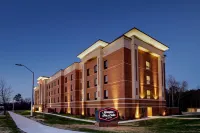 Hampton Inn & Suites by Hilton Knightdale Raleigh Hotel berhampiran Knightdale Commons
