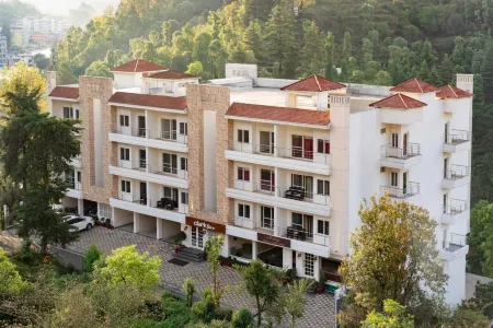 Clarks Residences Bhowali Отели рядом с достопримечательностью «Shree Kainchi Hanuman Mandir»