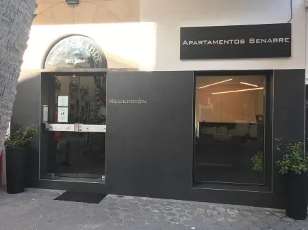 Apartamentos Senabre Palais Отели рядом с достопримечательностью «Л'Илья де Бенидорм»