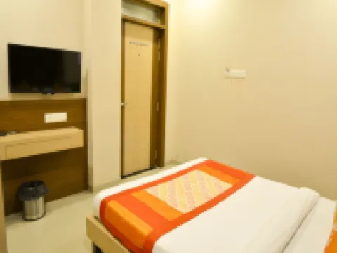 Hotel Midtown Inn Hotels in Trimbak