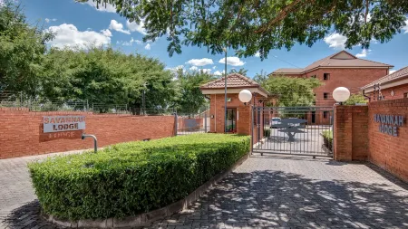 JoziStay @ Savannah Apartments Отели в г. Рудепурт