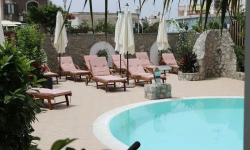 Capri Bougainville