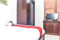 RedDoorz Syariah Near Gelora Delta Sidoarjo 2 Hotels in Sidoarjo