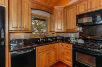 Shasta Mountain Cabin - 1916 by Big Bear Vacations