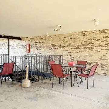 Paris Inn and Suites