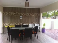 Lediba Guest Lodge Hotel di Maun