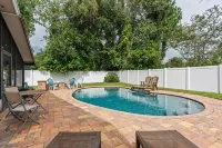 Saltwater Pool I Firepits I Large Fenced Backyard I 4 Miles to Beach - Private Pools