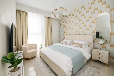 Luxurious Stay Dubai Creek Balcony & View Отели рядом с достопримечательностью «Desert Palm Polo Club»