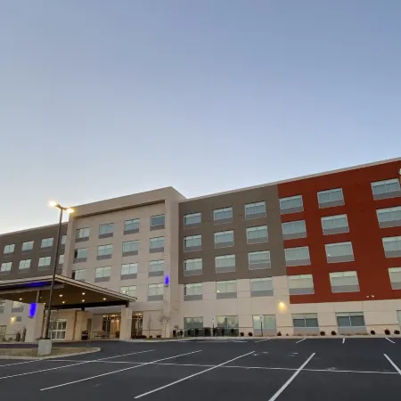 Holiday Inn Express & Suites STAUNTON by IHG