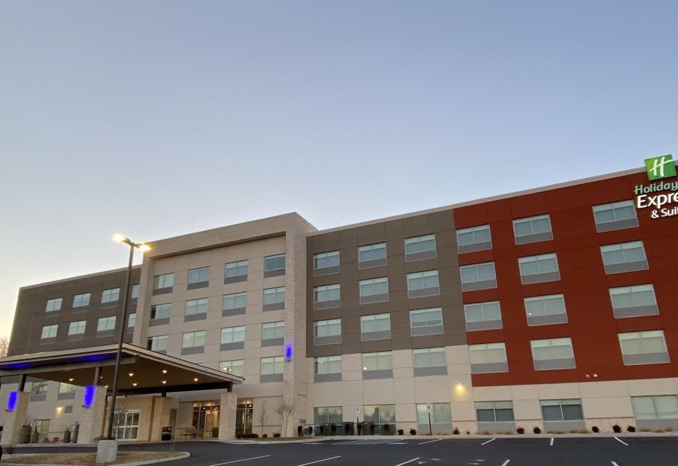 5. 홀리데이 인 익..