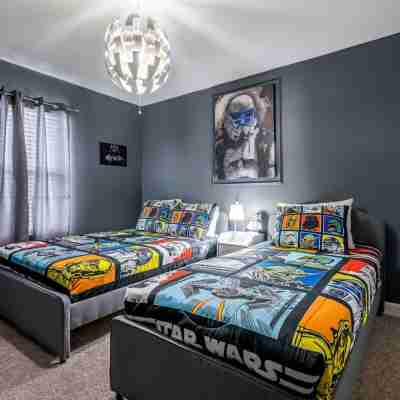 Stunning Themed Home Private Pool Ideal Location Rooms