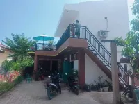 Cowang Dereng Home Stay Hotel in zona Aeroporto di Komodo