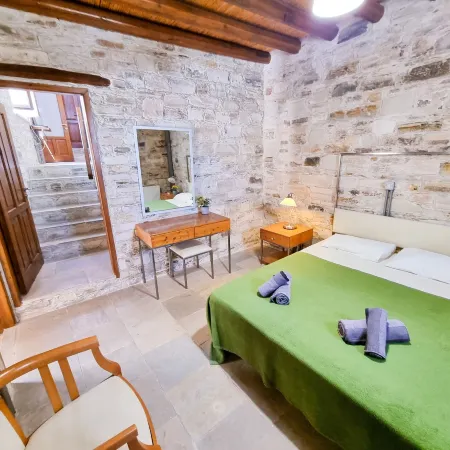 Skarinou's Landhouse Poolside Apartment