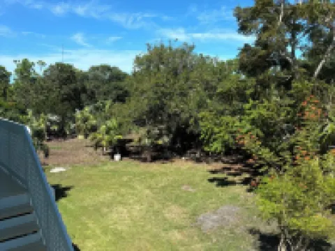 Charming 2-bedroom 2- bath home located in the middle of The Key Deer Refuge. 大鬆嶼酒店