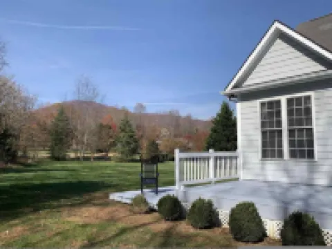 Stoney Creek Cottage Wintergreen w EV Charger Hotels in Rockfish