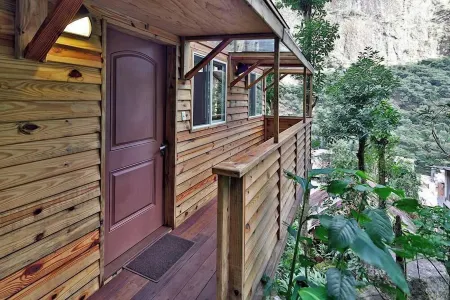 Tree House Lodge