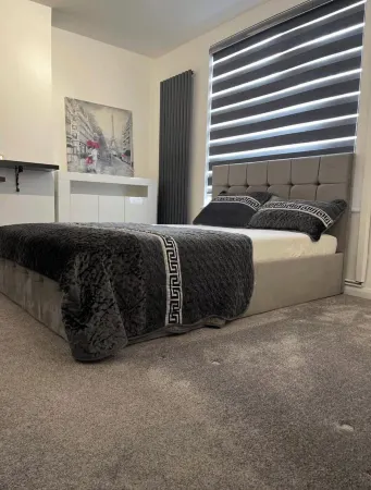 Uppamosluxurious London House With 4 Bedrooms Отели в г. Рейнхем