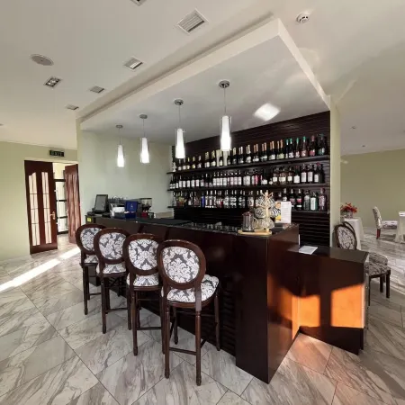 Giowine Hotel & Restaurant