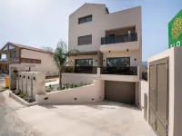Flos Apartments Hotels in Pithari