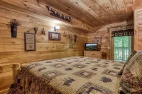 Mystic Mountain - Great Location! Close to All the Action! 2 Bedroom Cabin by RedAwning