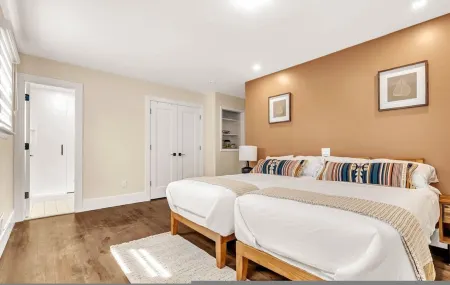 Fall Getaway with Hot Tub Fire Pit and Games