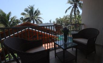 Foxoso Aaristo Baga Beach Resort