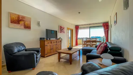 Aquamar Sunset T2 by HSR Marina Vilamoura Отели рядом с достопримечательностью «Praia da Quarteira»