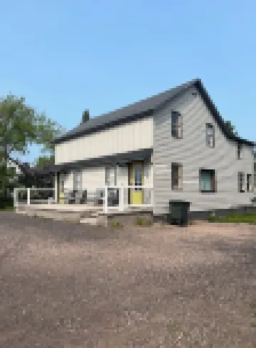 The Sunny Side! Convenient and Sleeps 6!