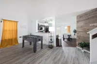 Fenced Backyard and Fun Foosball Table - Spacious Family Haven Hotels in Kyle