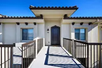 Luxurious Retreat - Elevator, Pool, Hot tub, Mountain View Hotels in Santa Clara