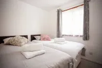 Cozy 3-Bedroom Home in Luton - Homestays