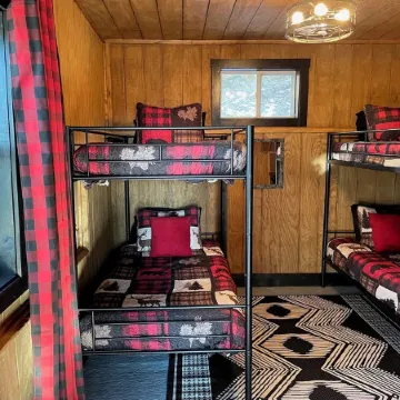 WALK TO SLOPES.  Make memories at Deerwoods, a traditional Mountain Lodge.